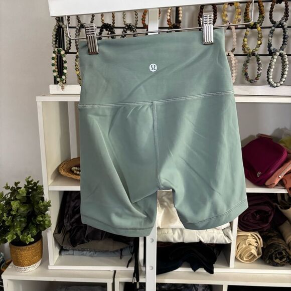 Lululemon Wunder Train High-Rise Short 6"
Misty Glade women’s 2 no flaws $64 - Picture 3 of 6